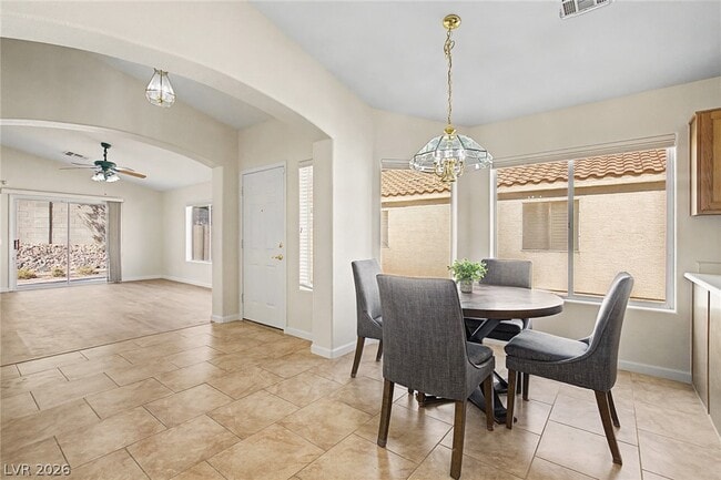 Building Photo - 3385 Wayward Ct