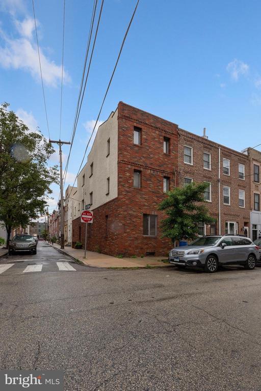 Building Photo - 821 Catharine St