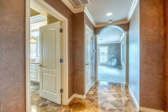 Building Photo - Mercer Island Waterfront Home