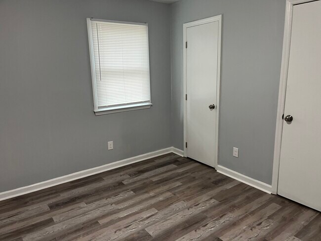 Building Photo - 6909 Glendower Rd