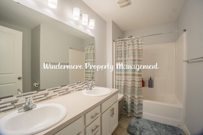 Building Photo - 5064 NW Bear Paw Ct