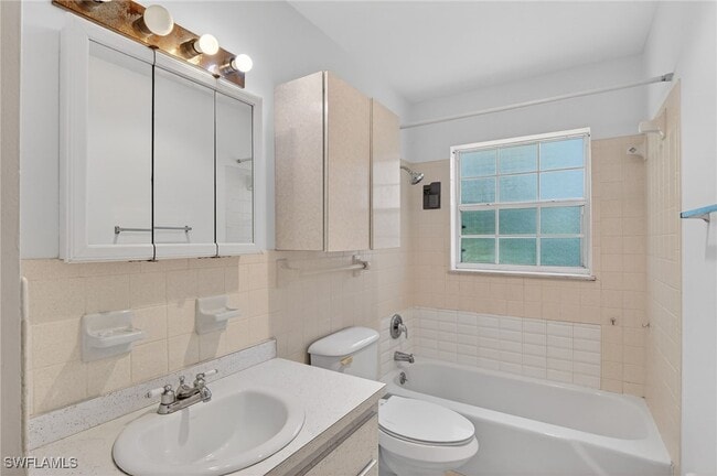 Building Photo - 3408 Poinciana St