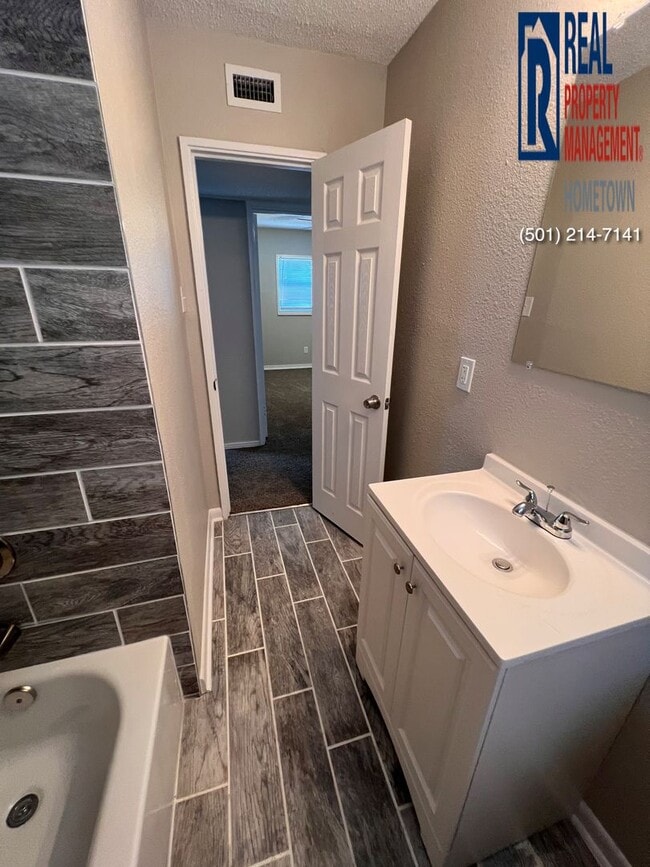 Building Photo - 300 N Bailey-
