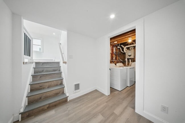 Building Photo - 341 Highland Ave Ext