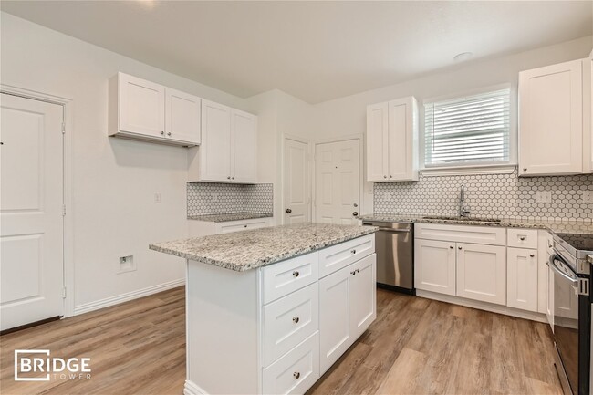Building Photo - 5501 Wynwood Dr