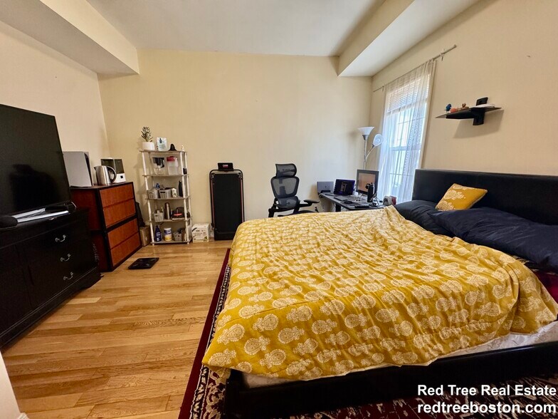 Building Photo - 22 Elmore St