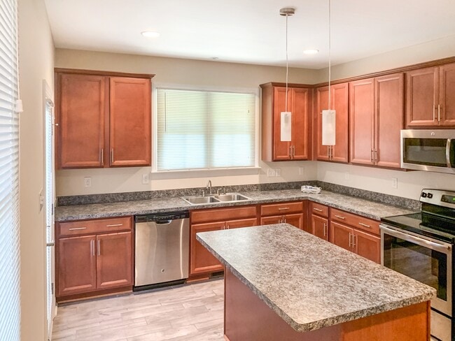 Building Photo - 3 Bed/2Bath Open Concept Home in Church Hi...