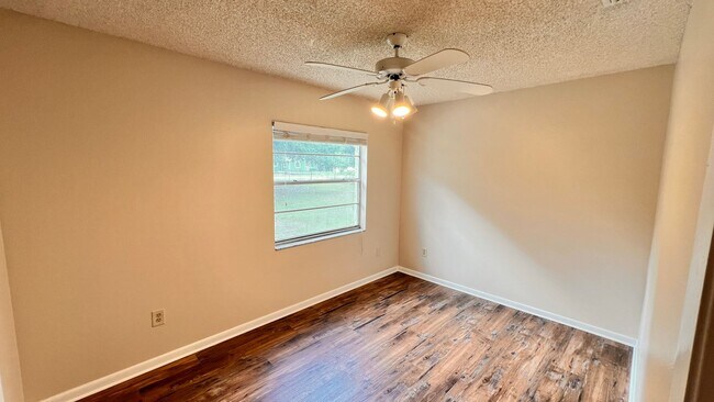 Building Photo - Modern Comfort Meets Prime Location – Spac...