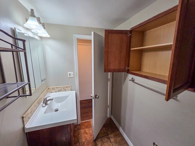 Building Photo - 151 Mahoning Dr
