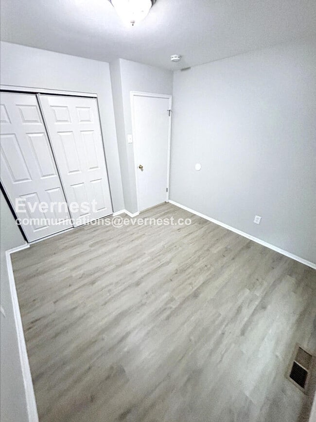 Building Photo - 12465 Shoreside Dr