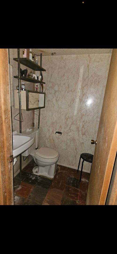 Building Photo - 3 bedroom, 1.5 Bath! Must See! Detroit's Eastside