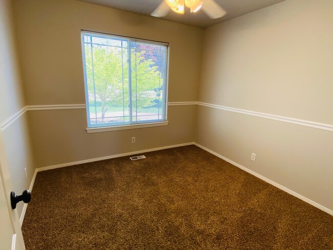 Building Photo - Wonderful Pet Friendly Home in Nampa!