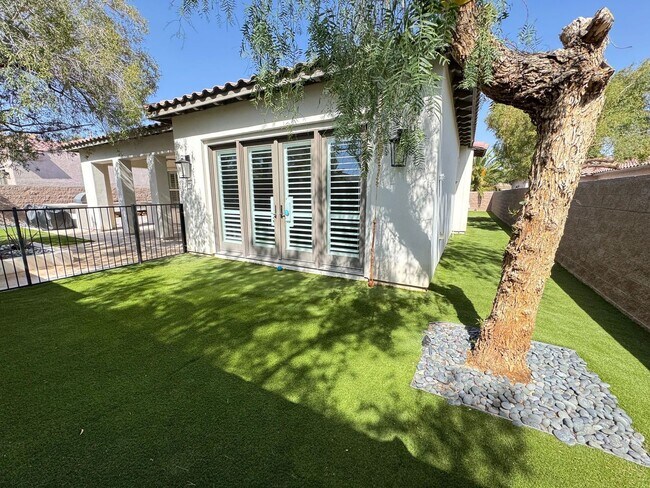 Building Photo - Southern Highlands Gem | 3 Bed, 2.5 Bath w...