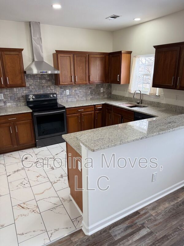 Building Photo - 223 Collingwood Ln