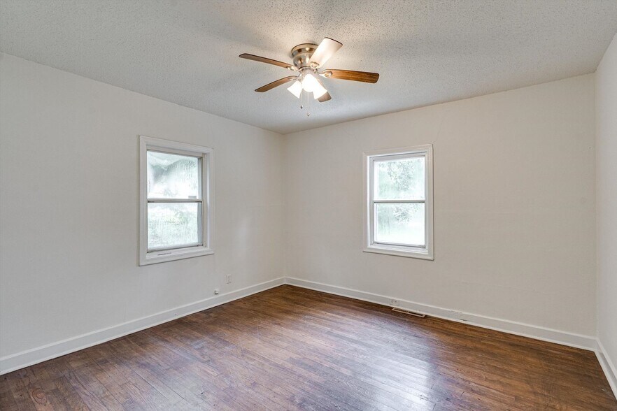 Building Photo - 5004 Club Dr