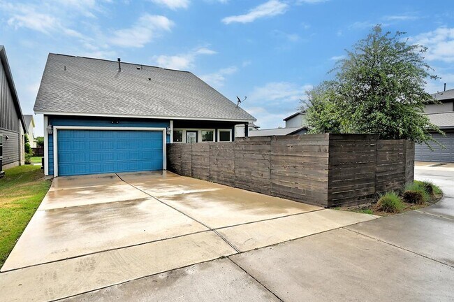 Building Photo - 8816 Mina Dr