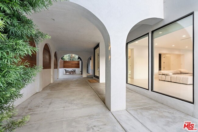 Building Photo - 201 S Bedford Dr