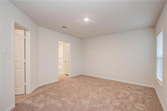 Building Photo - Charming 3BR House in Cleveland