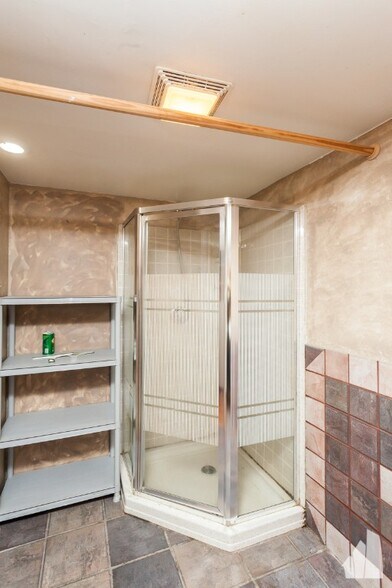 Building Photo - 2436 W Diversey Ave