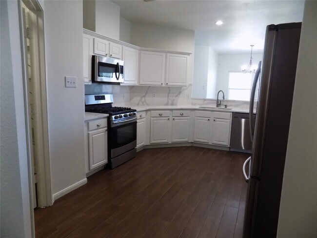 Building Photo - 1918 Appleton Dr