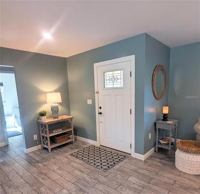 Building Photo - 3070 Gulf Gate Dr