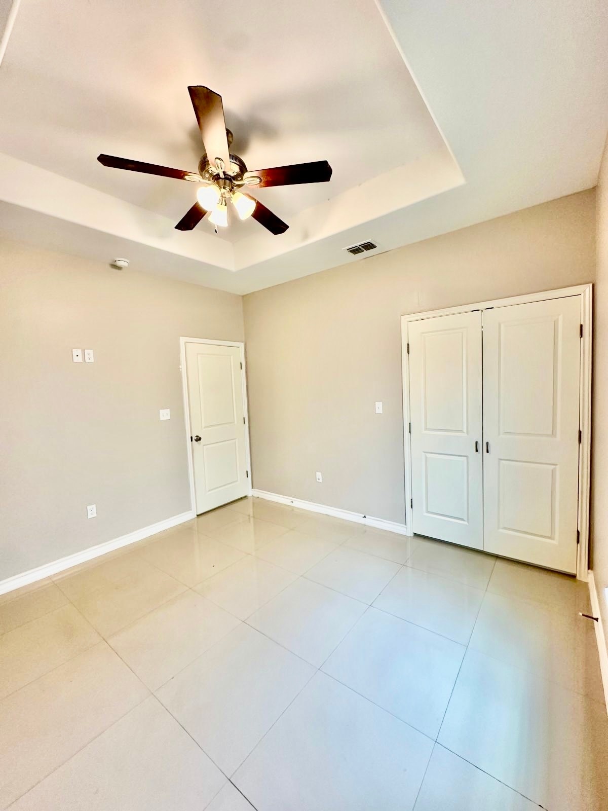 Building Photo - 1022 Escondido Ln E