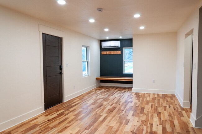 Building Photo - 3br/2bath Custom Remodeled Home Near Okemo