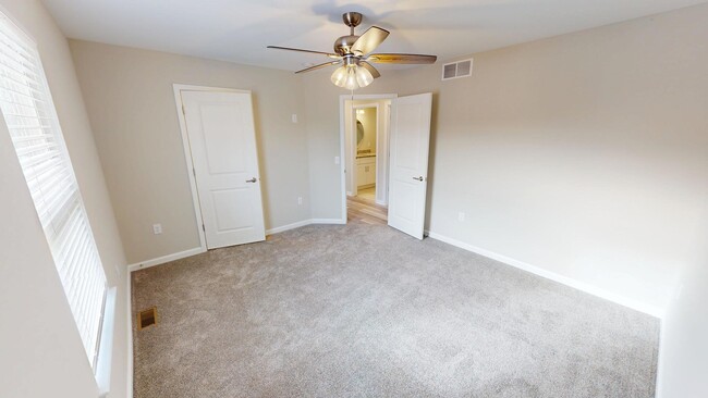 Building Photo - 513 St George St