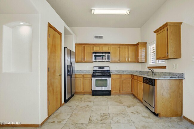 Building Photo - 2316 N Campbell St