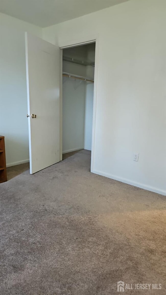 Building Photo - 909 Ravens Crest Dr
