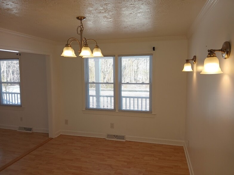 Dinning Rm - 844 Barnette Tingen Rd