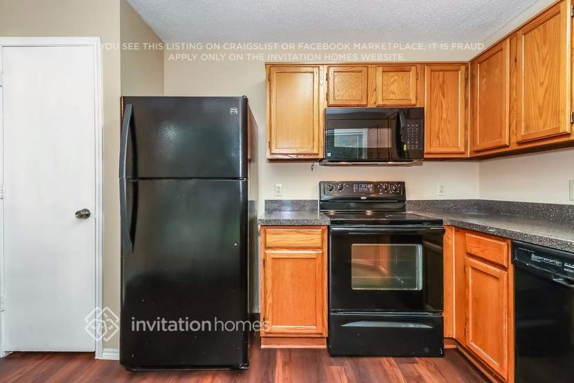 Building Photo - 3805 Waxwing Cir S