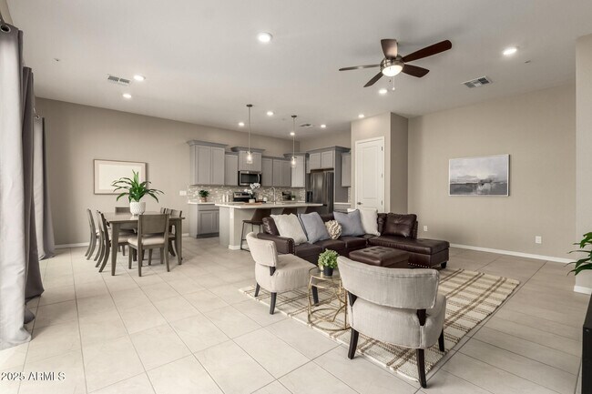 Building Photo - 1535 E Dublin St