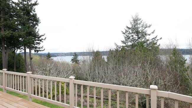 Building Photo - 3 Bed 2.5 Bath - View Home - Private Large Lot - Pet Friendly - NAS Whidbey