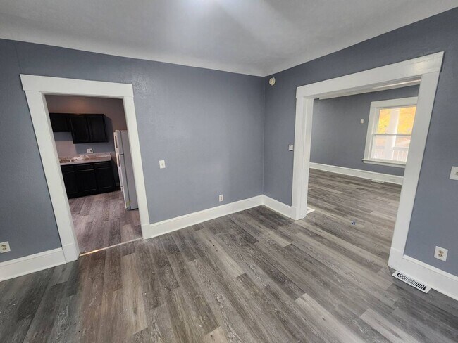 Building Photo - Charming 3-Bedroom Property in Prime Location