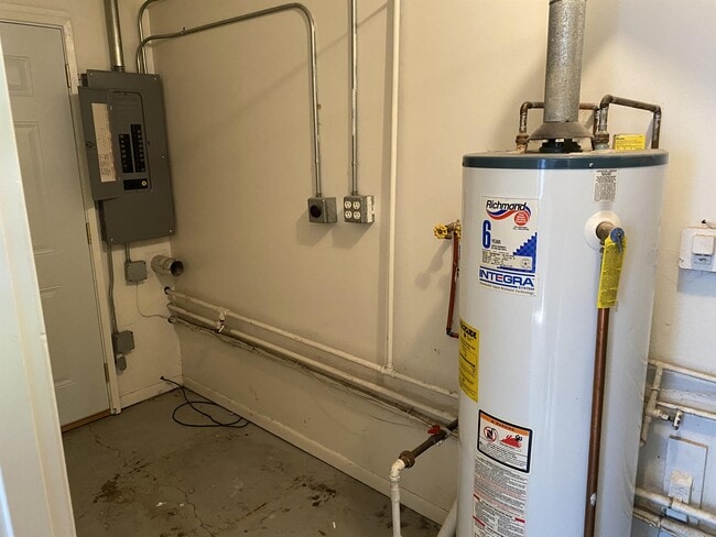 Building Photo - 1010 18th St SW