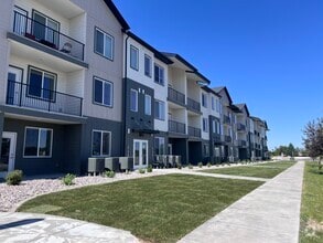 Knudsen Street Via Apartments - Via Apartments