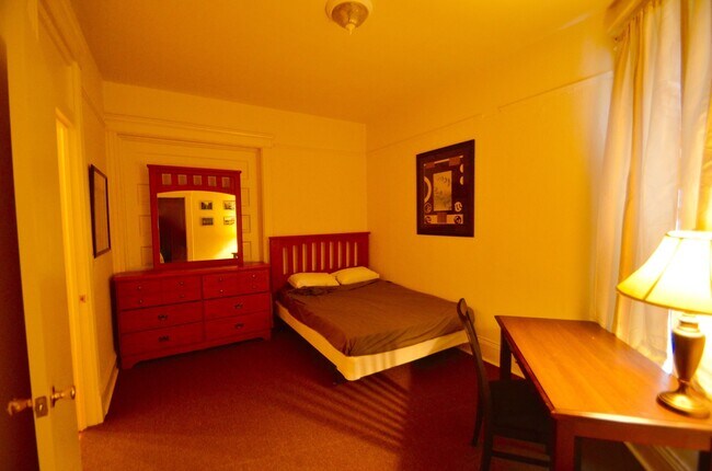 Building Photo - DePaul University 4 - Bedroom 2-Bath