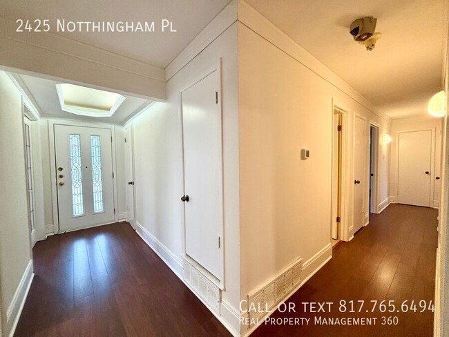 Building Photo - 2425 Nottingham Pl