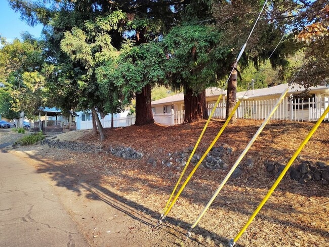 Building Photo - Spacious 4-Bedroom / 2-Bath Home with Stunning Views – Available Now!