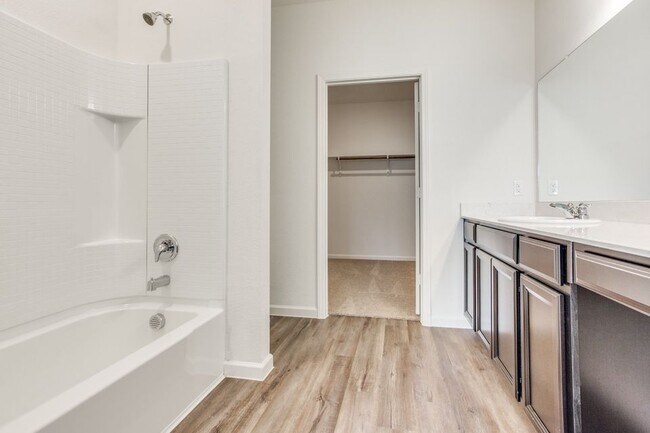 Building Photo - 308 Briar Cv