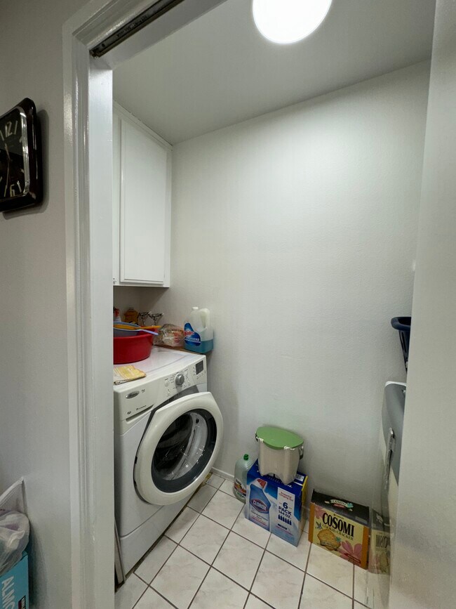 Laundry b - 3017 Chaucer St