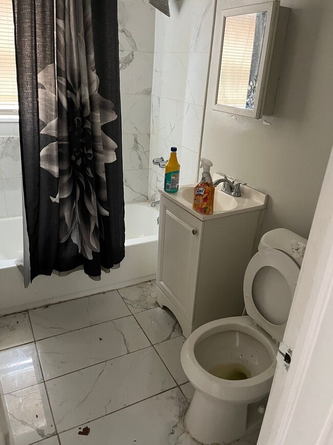 Building Photo - 3 bed/ 1 Bath