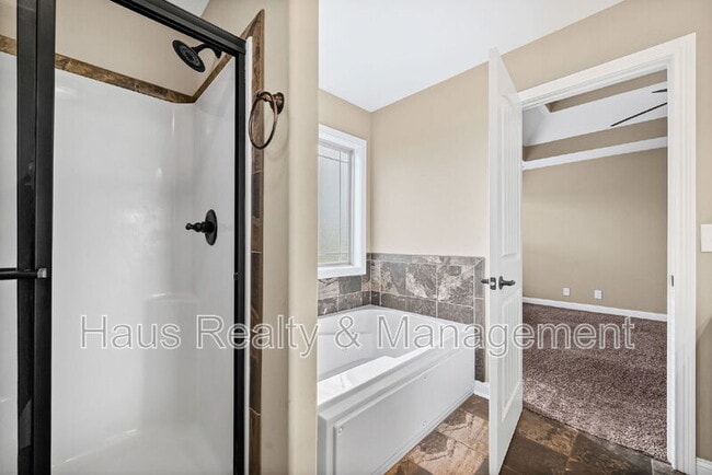 Building Photo - 1725 Autumnwood Blvd