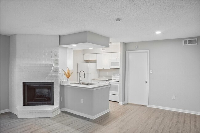 Building Photo - 250 El Dorado Blvd