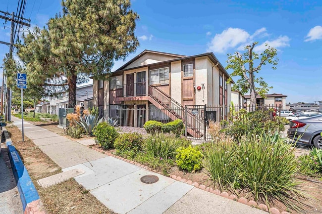 Primary Photo - 2481 Ulric St