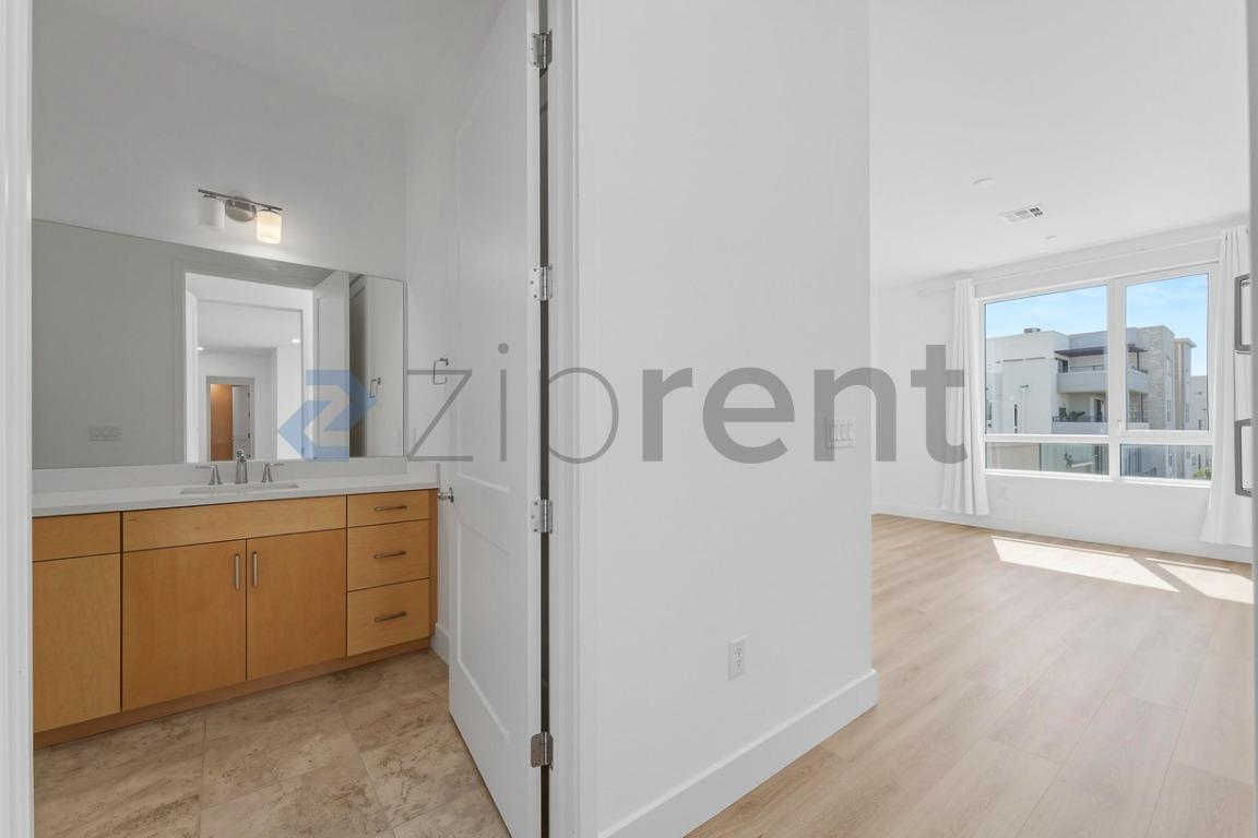 Building Photo - Unit 407