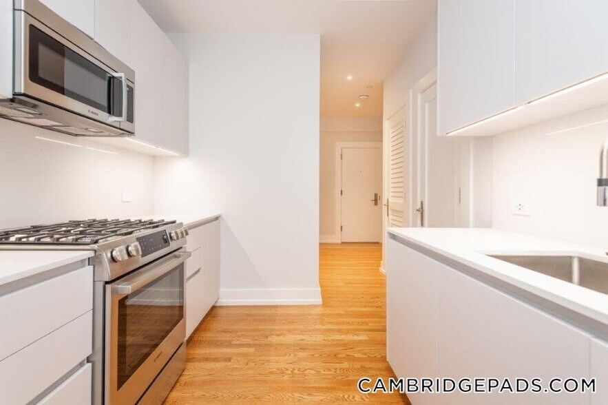 Building Photo - 17 Forest St