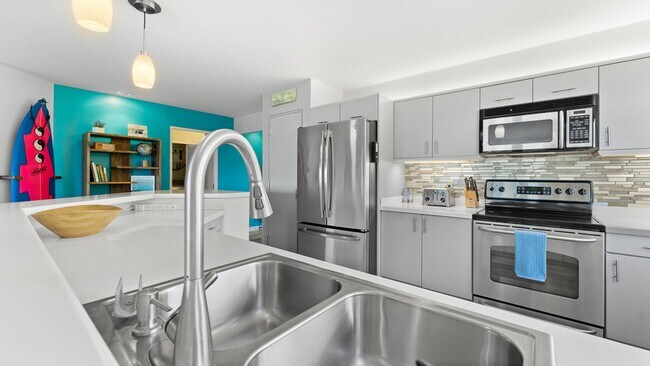 Building Photo - Renovated Two Bedroom/Two Bathroom at The Masters!