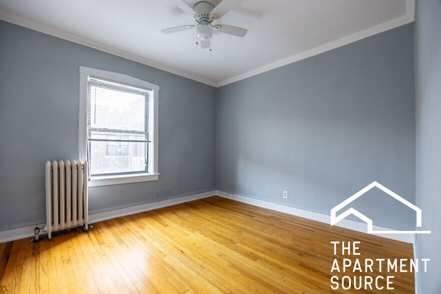 Building Photo - 1319 W Estes Ave